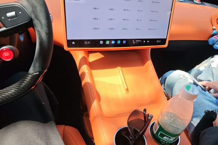Used Xiaomi Auto YU7 2025 Ultra-Long Range High-Performance All-Wheel-Drive Max Edition Audio And AC Panel