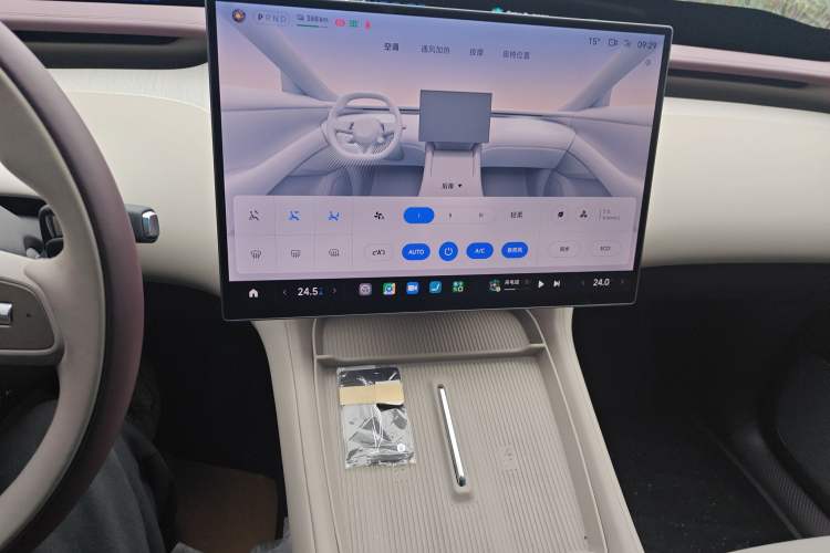 Used Xiaomi Auto YU7 2025 Ultra-Long Range High-Performance All-Wheel-Drive Max Edition Audio And AC Panel