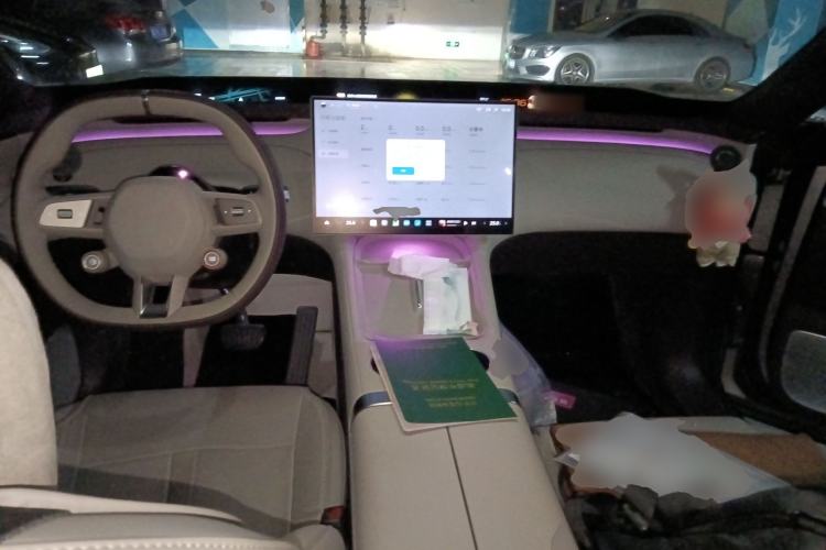 Used Xiaomi Auto YU7 2025 Ultra-Long Range Rear-Wheel Drive Version Center Console