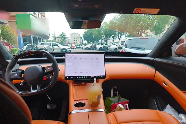 Used Xiaomi Auto YU7 2025 Ultra-Long Range High-Performance All-Wheel-Drive Max Edition Center Console