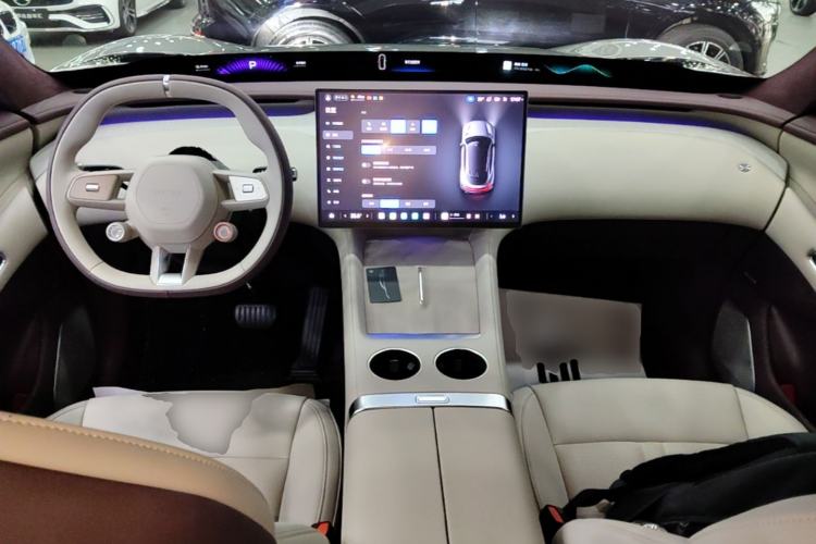 Used Xiaomi Auto YU7 2025 Ultra-Long Range High-Performance All-Wheel-Drive Max Edition Center Console