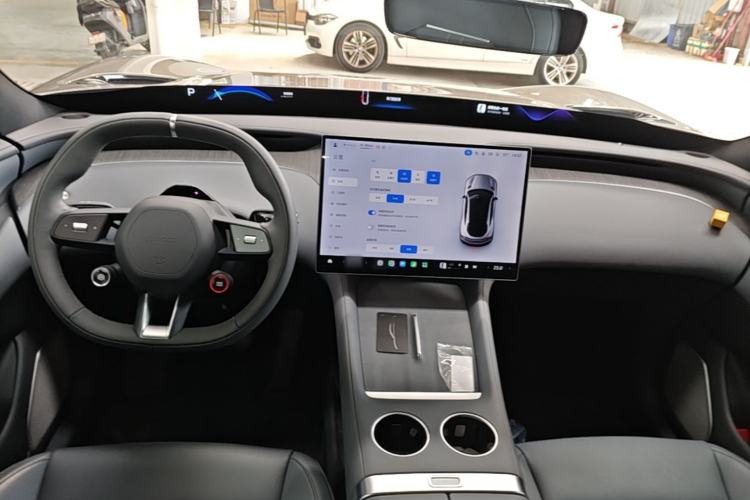 Used Xiaomi Auto YU7 2025 Ultra-Long Range Rear-Wheel Drive Version Center Console