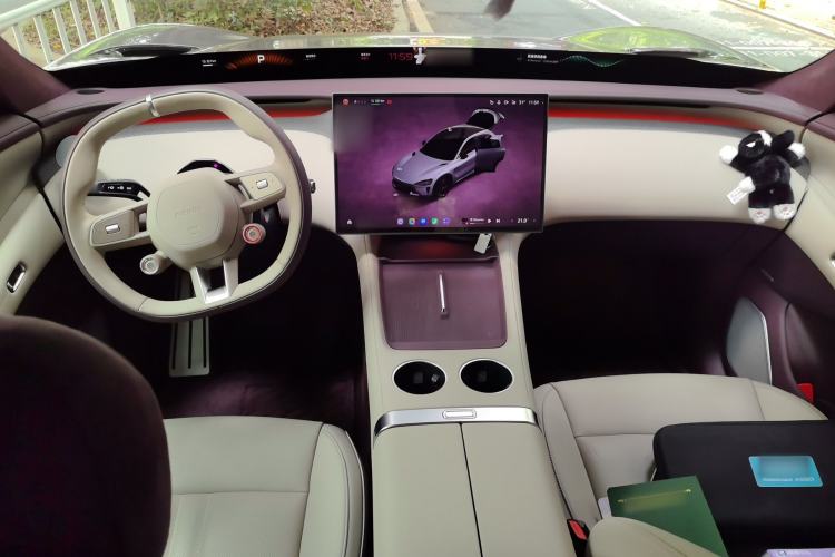 Used Xiaomi Auto YU7 2025 Ultra-Long Range High-Performance All-Wheel-Drive Max Edition Center Console