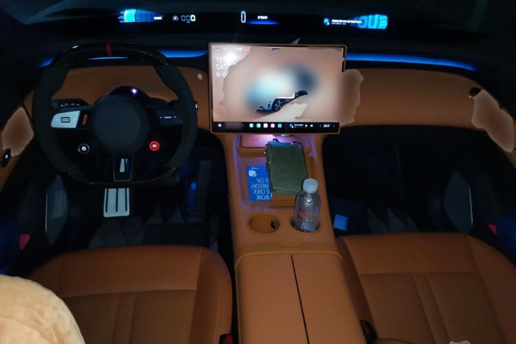 Used Xiaomi Auto YU7 2025 Ultra-Long Range High-Performance All-Wheel-Drive Max Edition Center Console