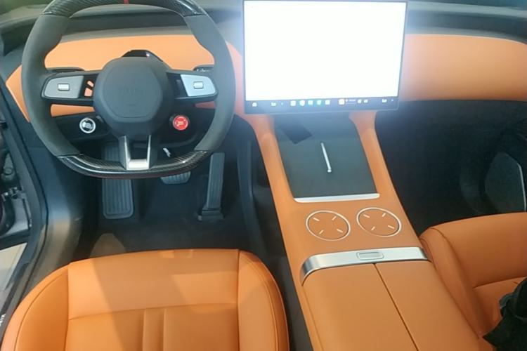 Used Xiaomi Auto YU7 2025 Ultra-Long Range High-Performance All-Wheel-Drive Max Edition Center Console