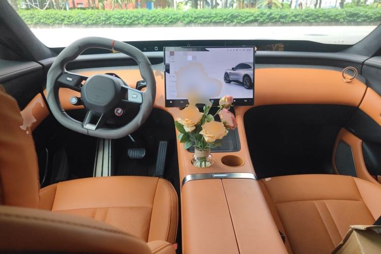 Used Xiaomi Auto YU7 2025 Ultra-Long Range High-Performance All-Wheel-Drive Max Edition Center Console
