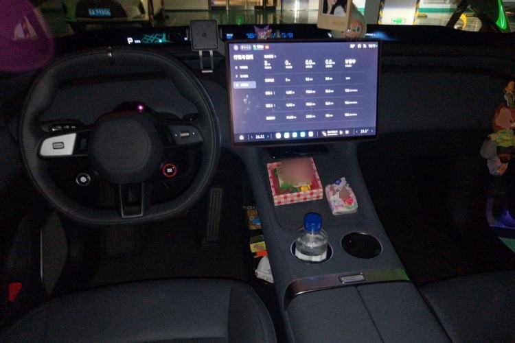 Used Xiaomi Auto YU7 2025 Ultra-Long Range High-Performance All-Wheel-Drive Max Edition Center Console