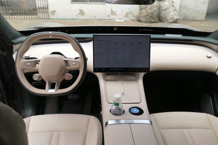 Used Xiaomi Auto YU7 2025 Ultra-Long Range High-Performance All-Wheel-Drive Max Edition Center Console