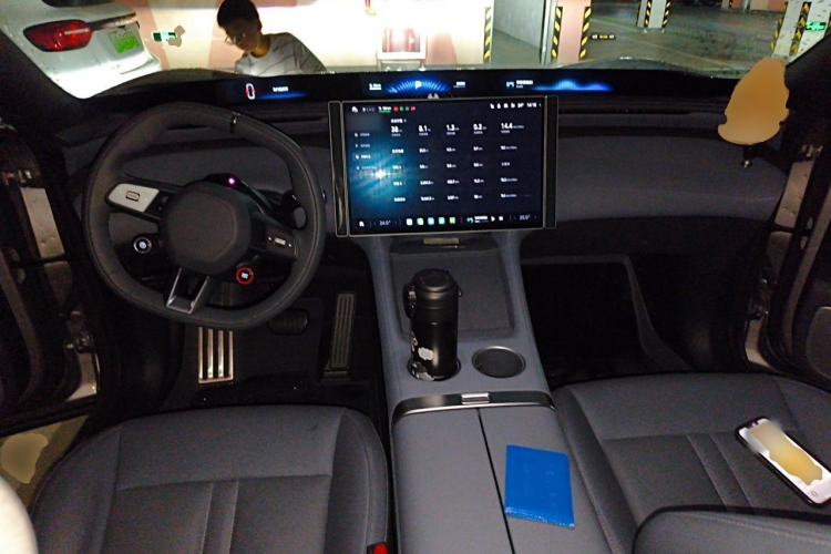 Used Xiaomi Auto YU7 2025 Ultra-Long Range Rear-Wheel Drive Version Center Console
