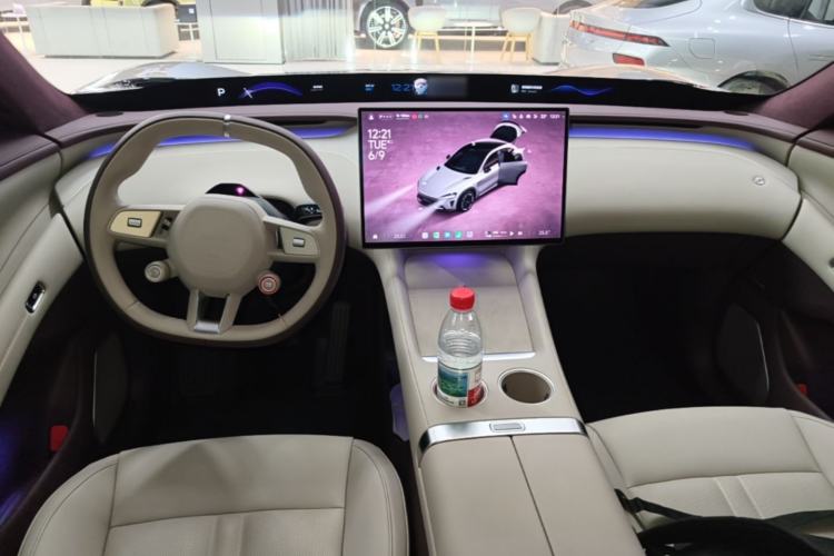 Used Xiaomi Auto YU7 2025 Ultra-Long Range High-Performance All-Wheel-Drive Max Edition Center Console