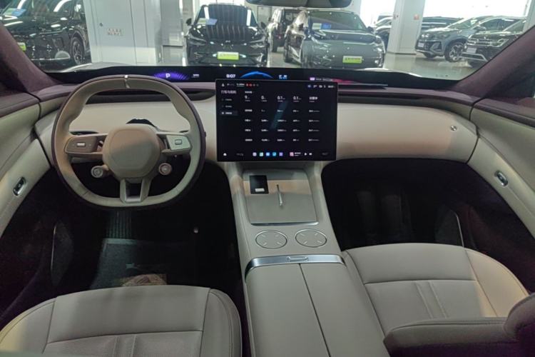 Used Xiaomi Auto YU7 2025 Ultra-Long Range High-Performance All-Wheel-Drive Max Edition Center Console