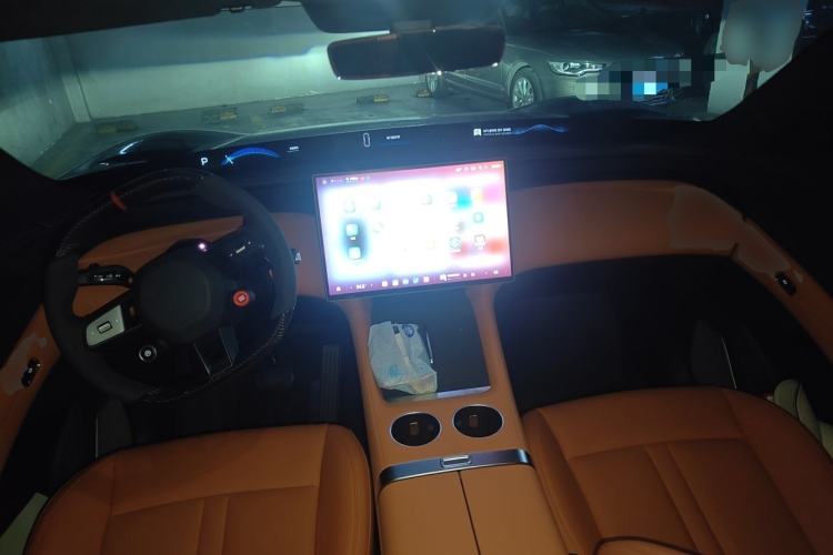Used Xiaomi Auto YU7 2025 Ultra-Long Range High-Performance All-Wheel-Drive Max Edition Center Console