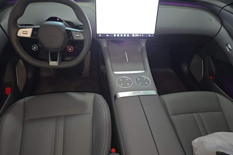 Used Xiaomi Auto YU7 2025 Ultra-Long Range High-Performance All-Wheel-Drive Max Edition Center Console