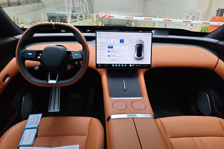 Used Xiaomi Auto YU7 2025 Ultra-Long Range High-Performance All-Wheel-Drive Max Edition Center Console