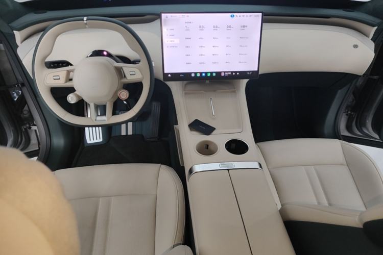 Used Xiaomi Auto YU7 2025 Ultra-Long Range High-Performance All-Wheel-Drive Max Edition Center Console