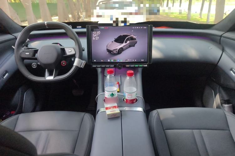 Used Xiaomi Auto YU7 2025 Ultra-Long Range High-Performance All-Wheel-Drive Max Edition Center Console