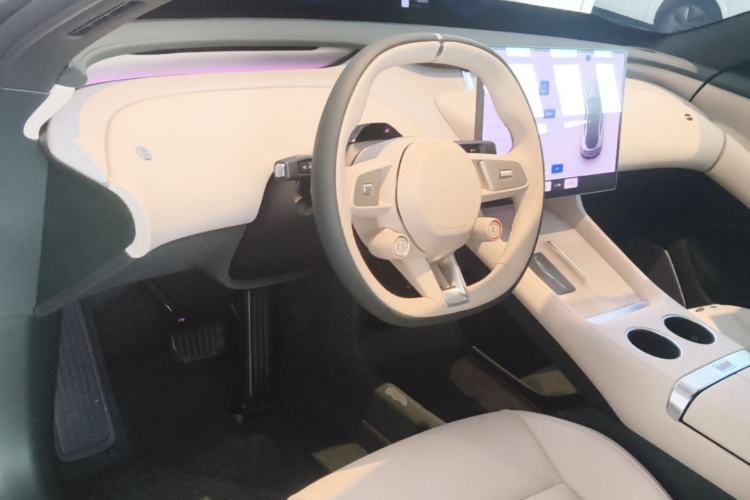 Used Xiaomi Auto YU7 2025 Ultra-Long Range Rear-Wheel Drive Version Center Console