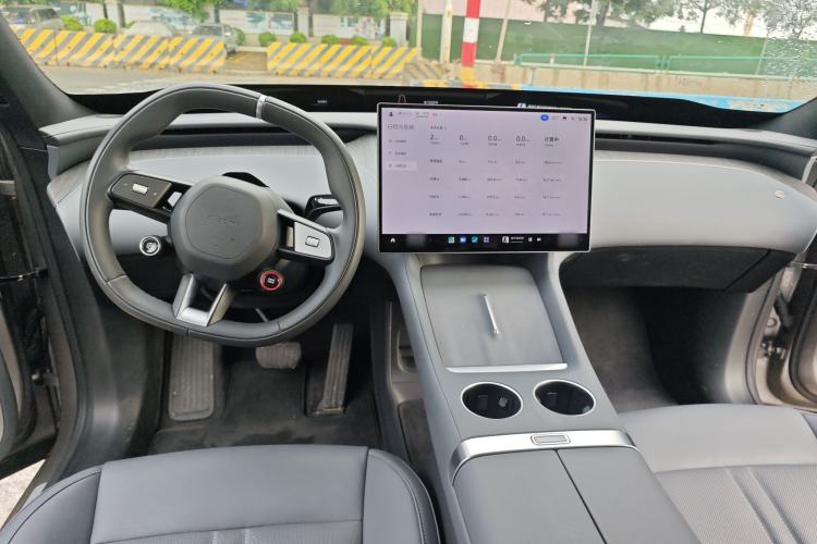 Used Xiaomi Auto YU7 2025 Ultra-Long Range Rear-Wheel Drive Version Center Console