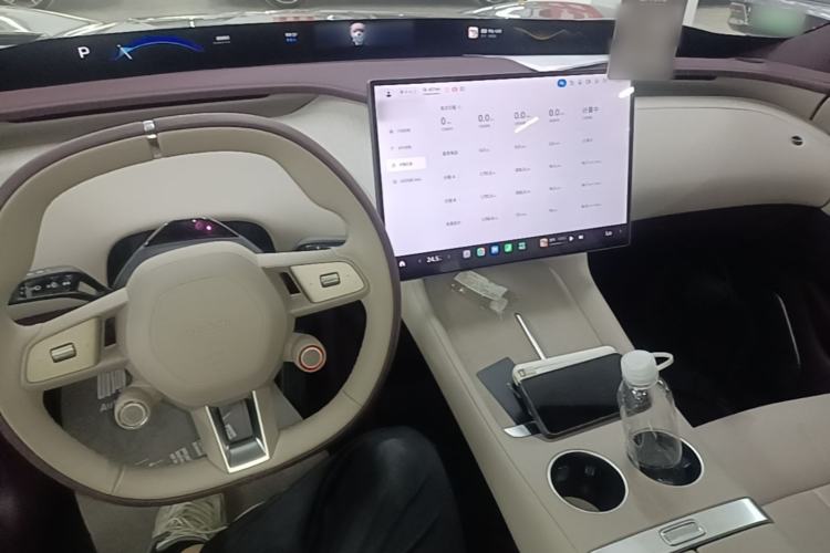 Used Xiaomi Auto YU7 2025 Ultra-Long Range Rear-Wheel Drive Version Center Console