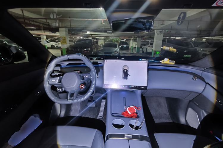 Used Xiaomi Auto YU7 2025 Ultra-Long Range High-Performance All-Wheel-Drive Max Edition Center Console