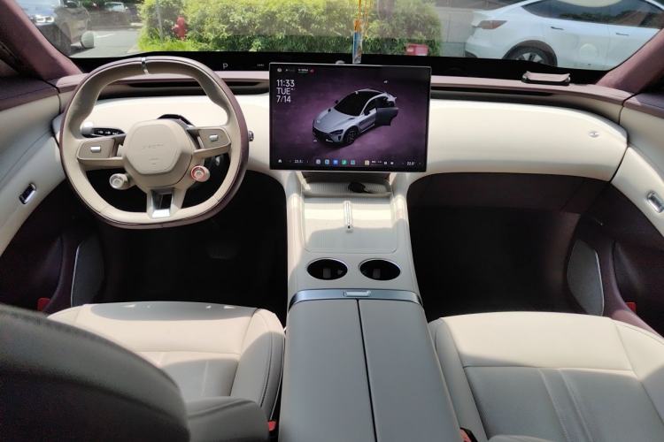Used Xiaomi Auto YU7 2025 Ultra-Long Range High-Performance All-Wheel-Drive Max Edition Center Console