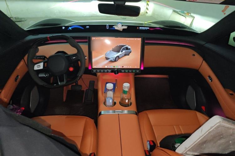 Used Xiaomi Auto YU7 2025 Ultra-Long Range High-Performance All-Wheel-Drive Max Edition Center Console