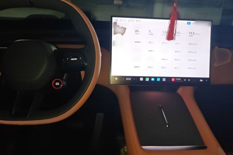 Used Xiaomi Auto YU7 2025 Ultra-Long Range High-Performance All-Wheel-Drive Max Edition Center Console