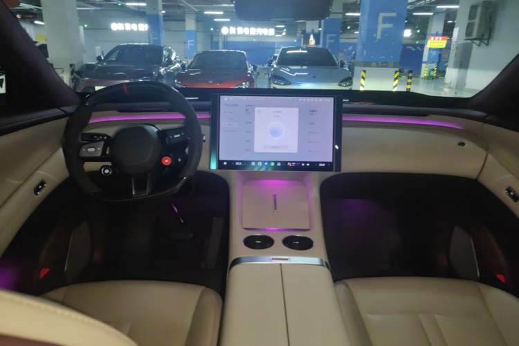 Used Xiaomi Auto YU7 2025 Ultra-Long Range High-Performance All-Wheel-Drive Max Edition Center Console