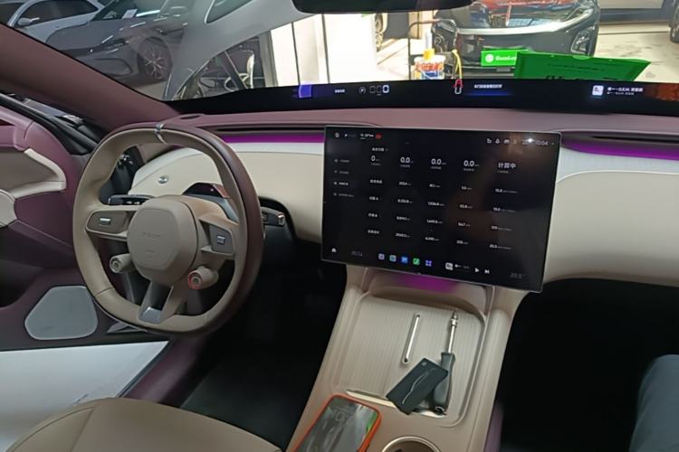 Used Xiaomi Auto YU7 2025 Ultra-Long Range Rear-Wheel Drive Version Center Console