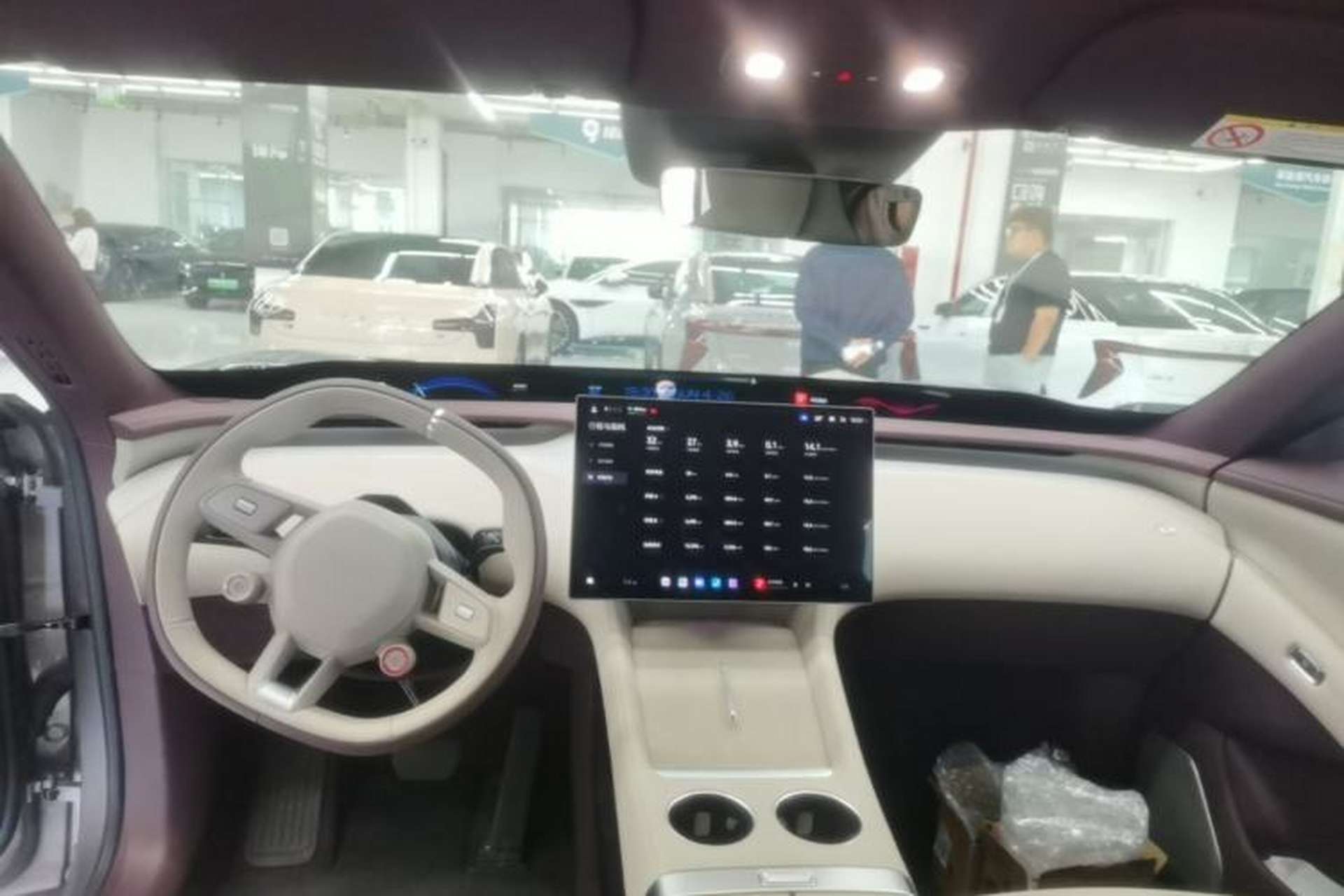 Used Xiaomi Auto YU7 2025 Ultra-Long Range Rear-Wheel Drive Version Center Console