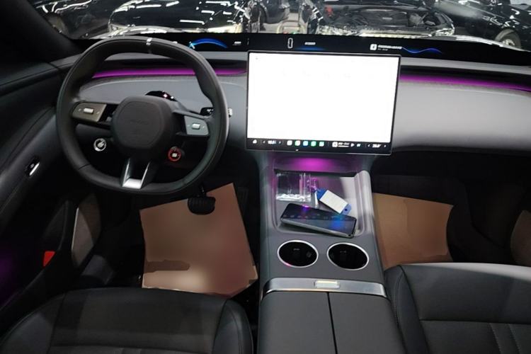 Used Xiaomi Auto YU7 2025 Ultra-Long Range Rear-Wheel Drive Version Center Console