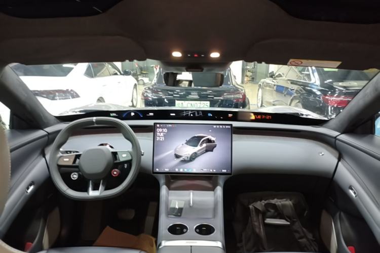 Used Xiaomi Auto YU7 2025 Ultra-Long Range High-Performance All-Wheel-Drive Max Edition Center Console