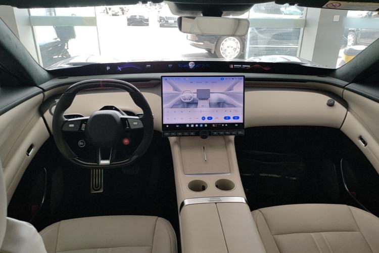 Used Xiaomi Auto YU7 2025 Ultra-Long Range High-Performance All-Wheel-Drive Max Edition Center Console