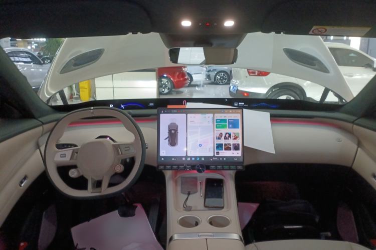 Used Xiaomi Auto YU7 2025 Ultra-Long Range High-Performance All-Wheel-Drive Max Edition Center Console