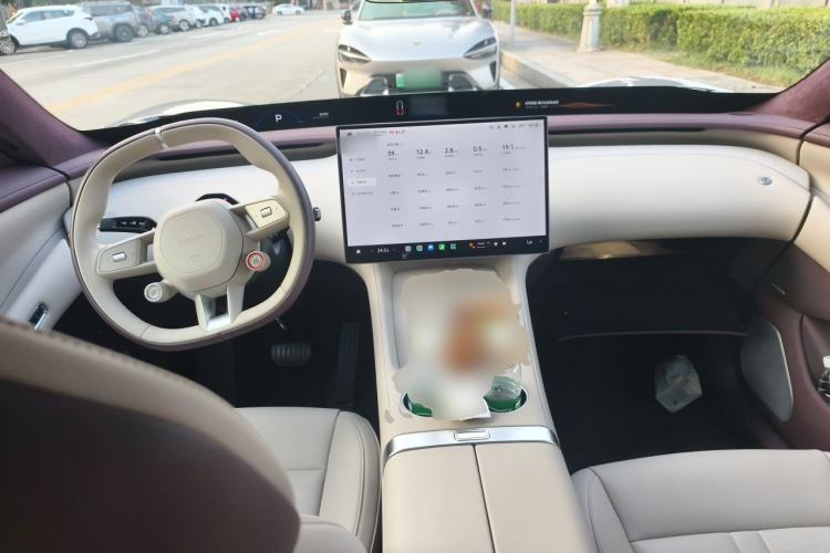 Used Xiaomi Auto YU7 2025 Ultra-Long Range High-Performance All-Wheel-Drive Max Edition Center Console