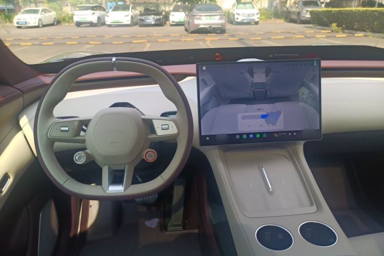 Used Xiaomi Auto YU7 2025 Ultra-Long Range Rear-Wheel Drive Version Center Console