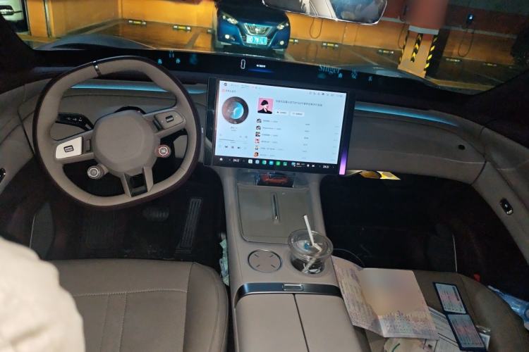 Used Xiaomi Auto YU7 2025 Ultra-Long Range Rear-Wheel Drive Version Center Console