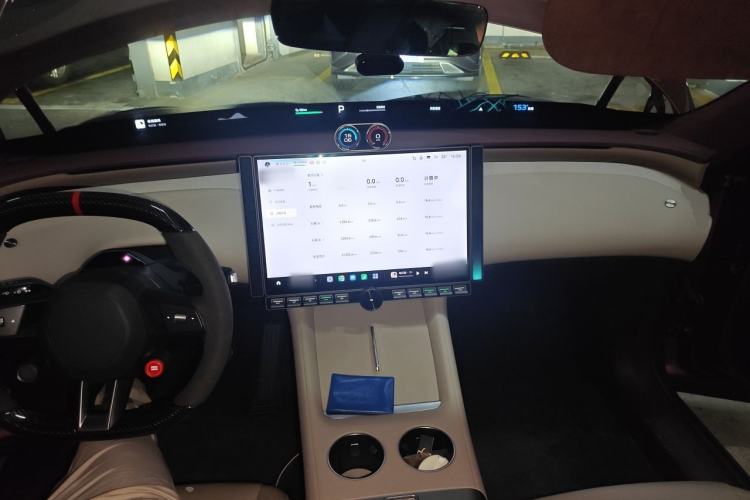 Used Xiaomi Auto YU7 2025 Ultra-Long Range High-Performance All-Wheel-Drive Max Edition Center Console