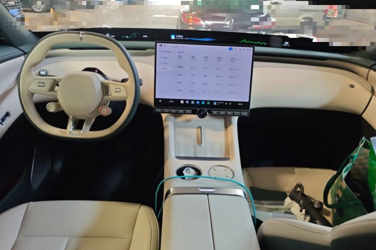 Used Xiaomi Auto YU7 2025 Ultra-Long Range Rear-Wheel Drive Version Center Console