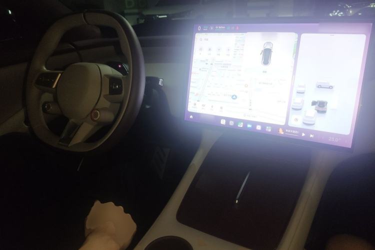 Used Xiaomi Auto YU7 2025 Ultra-Long Range High-Performance All-Wheel-Drive Max Edition Center Console