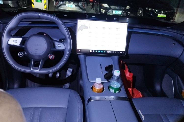 Used Xiaomi Auto YU7 2025 Ultra-Long Range Rear-Wheel Drive Version Center Console