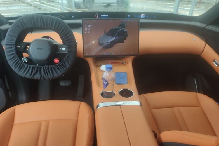 Used Xiaomi Auto YU7 2025 Ultra-Long Range High-Performance All-Wheel-Drive Max Edition Center Console