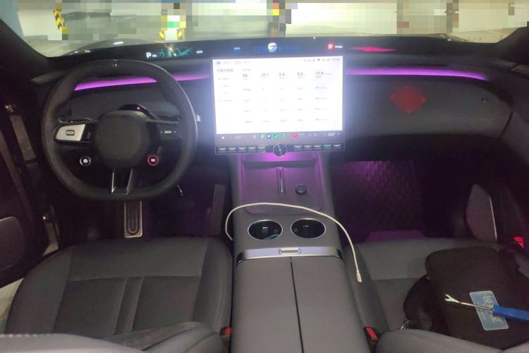 Used Xiaomi Auto YU7 2025 Ultra-Long Range High-Performance All-Wheel-Drive Max Edition Center Console