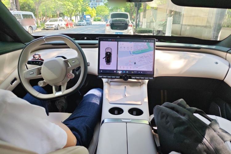 Used Xiaomi Auto YU7 2025 Ultra-Long Range All-Wheel Drive Pro Version Center Console