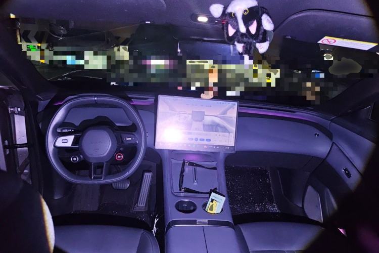 Used Xiaomi Auto YU7 2025 Ultra-Long Range Rear-Wheel Drive Version Center Console
