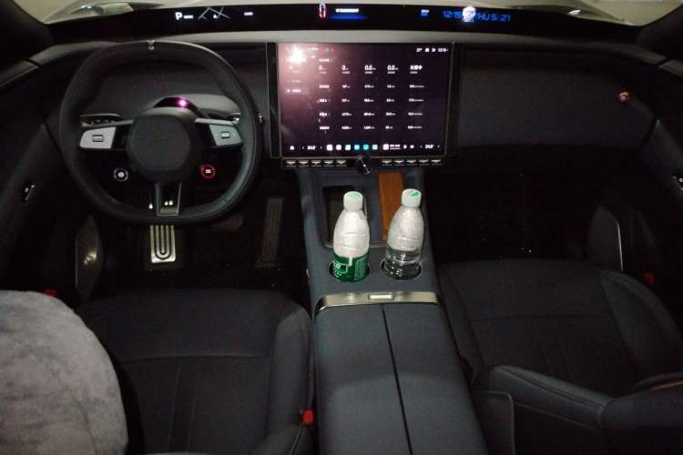 Used Xiaomi Auto YU7 2025 Ultra-Long Range Rear-Wheel Drive Version Center Console