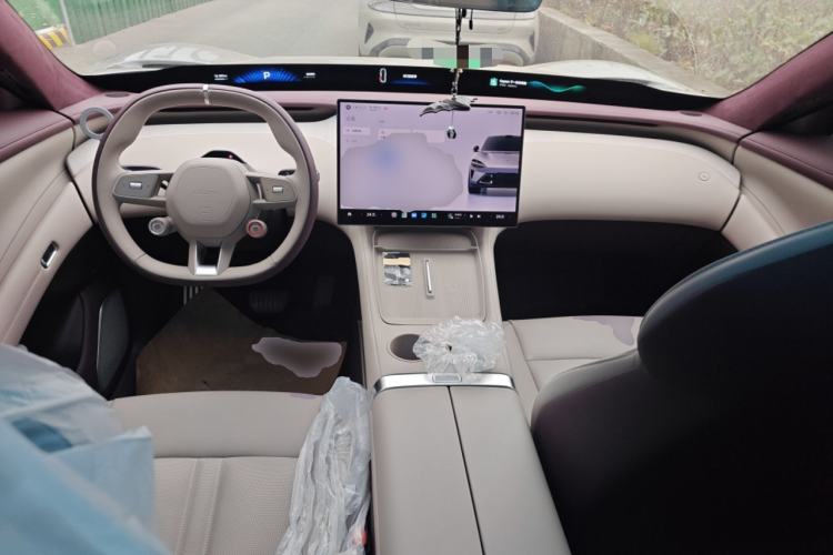 Used Xiaomi Auto YU7 2025 Ultra-Long Range High-Performance All-Wheel-Drive Max Edition Center Console
