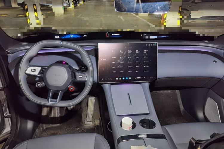 Used Xiaomi Auto YU7 2025 Ultra-Long Range Rear-Wheel Drive Version Center Console