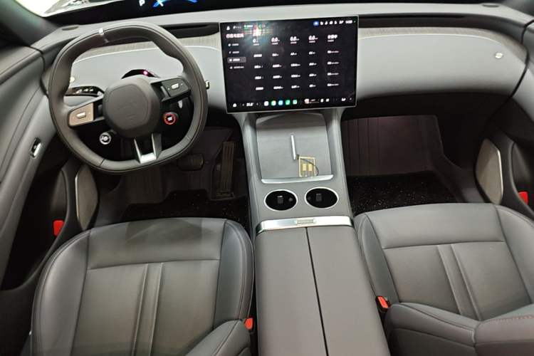 Used Xiaomi Auto YU7 2025 Ultra-Long Range Rear-Wheel Drive Version Center Console