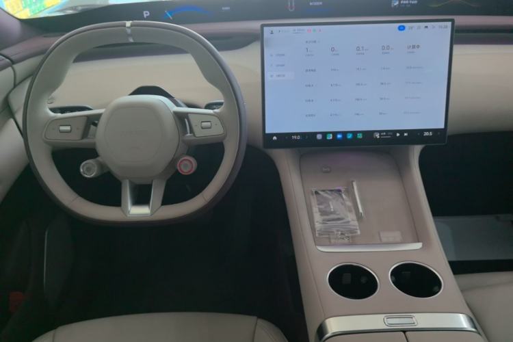 Used Xiaomi Auto YU7 2025 Ultra-Long Range Rear-Wheel Drive Version Center Console